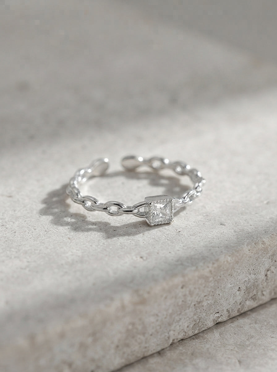 Linked Crystal Ring