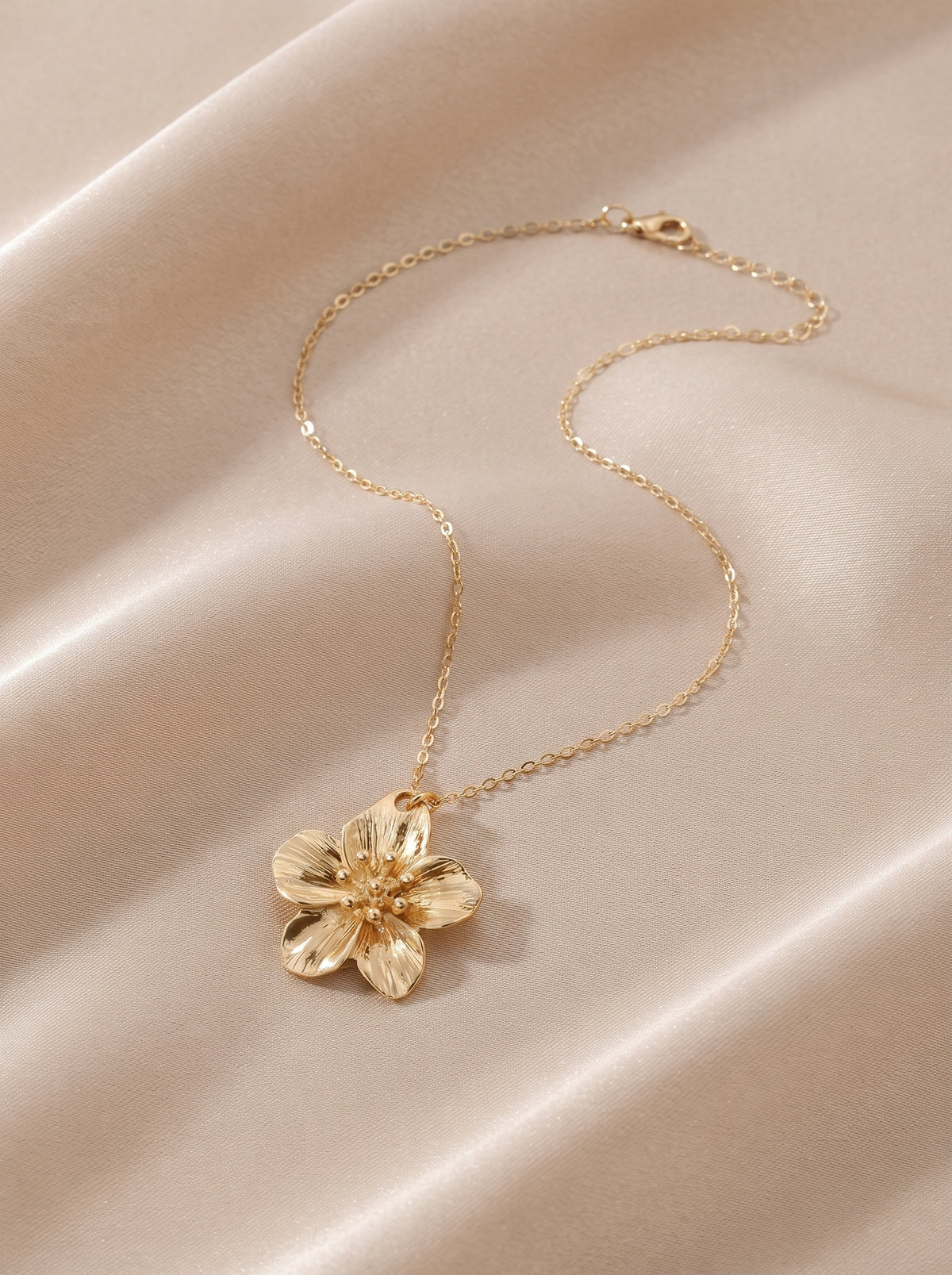 Bloom Pendant Necklace